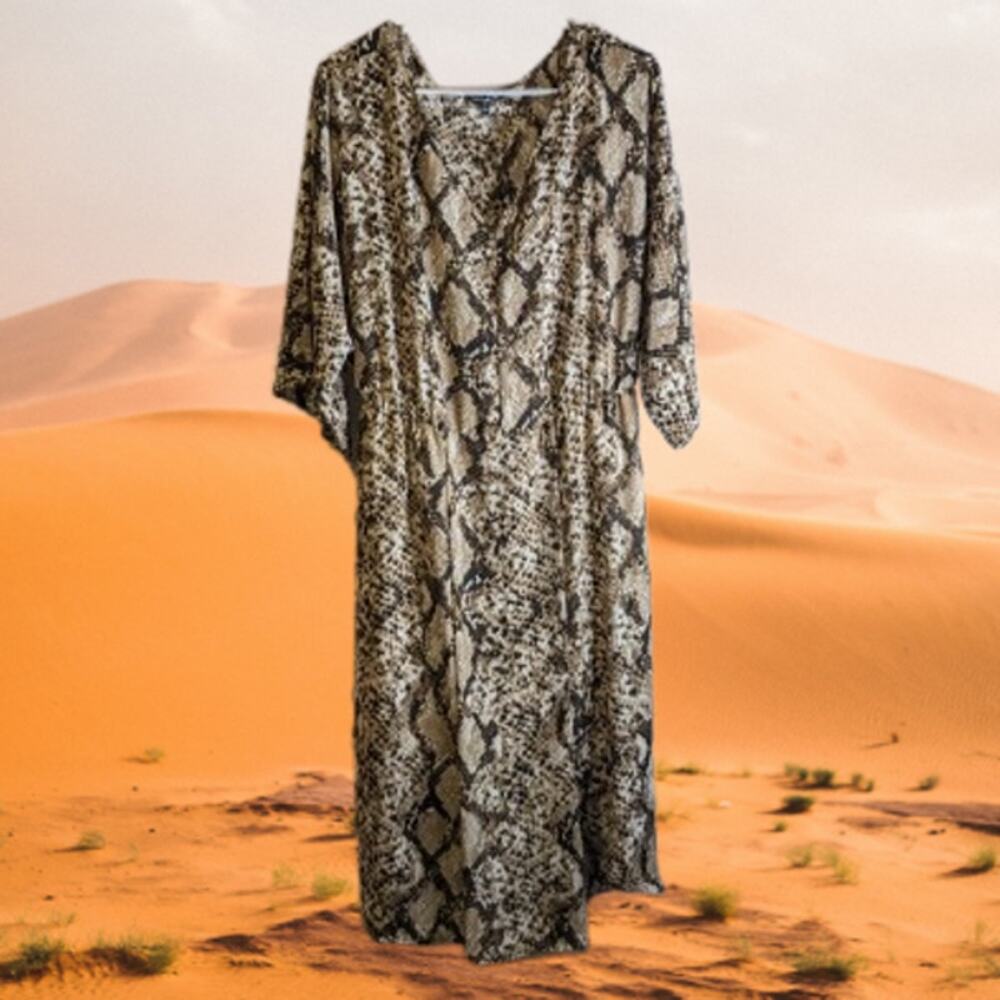 Sami & Jo Large NWOT short sleeve, snake print, 100% polyester dress. Work, Date